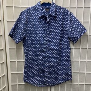 Men’s Floral Print Button Down Short Sleeve Shirt EUC Blue & White